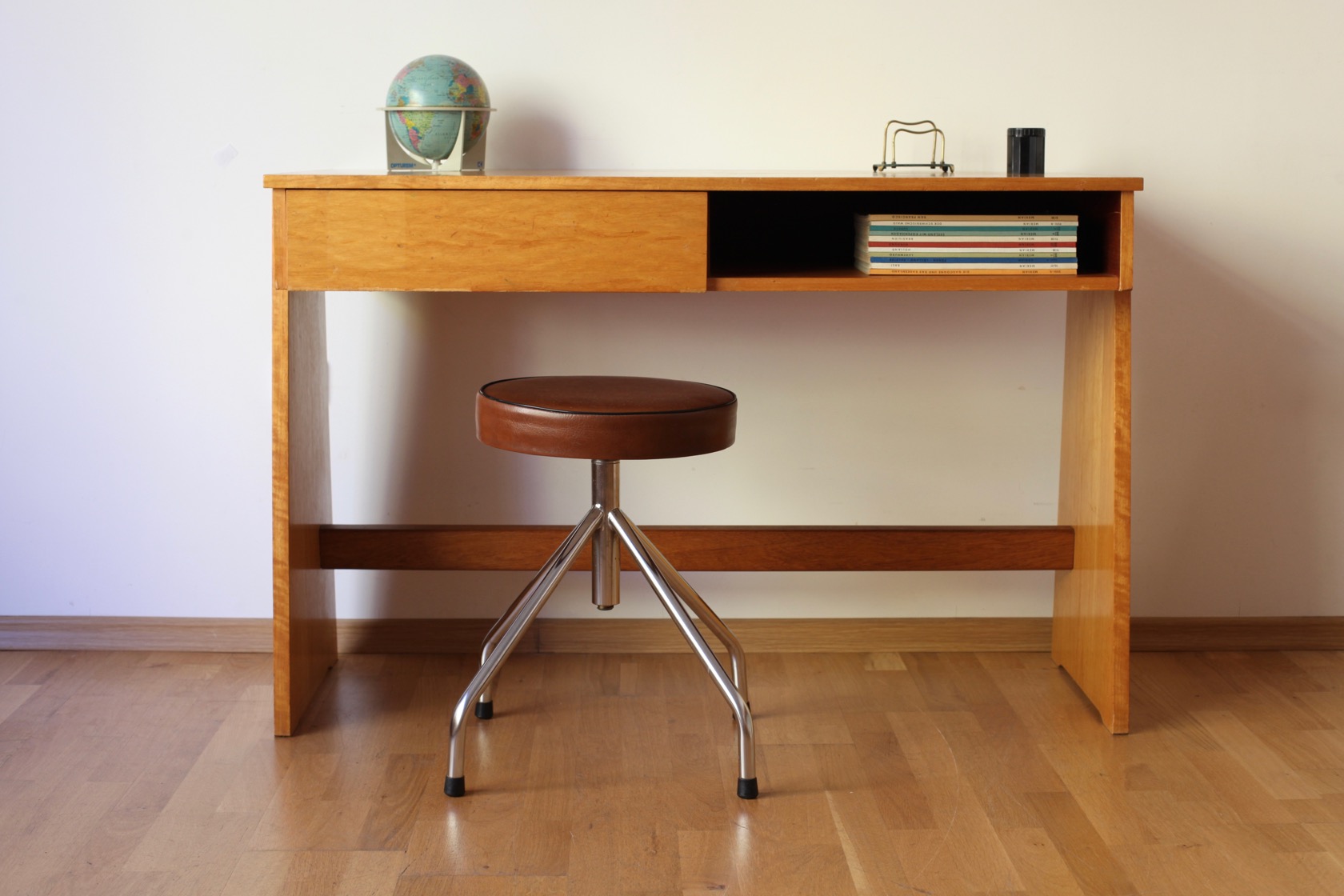 Kleiner Schreibtisch aus den 60er-Jahren - raumwunder - vintage