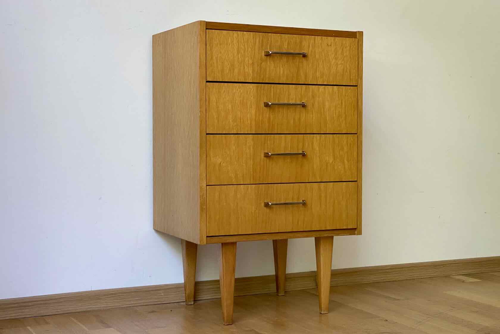 Kleine Kommode aus den 60er-Jahren - raumwunder
