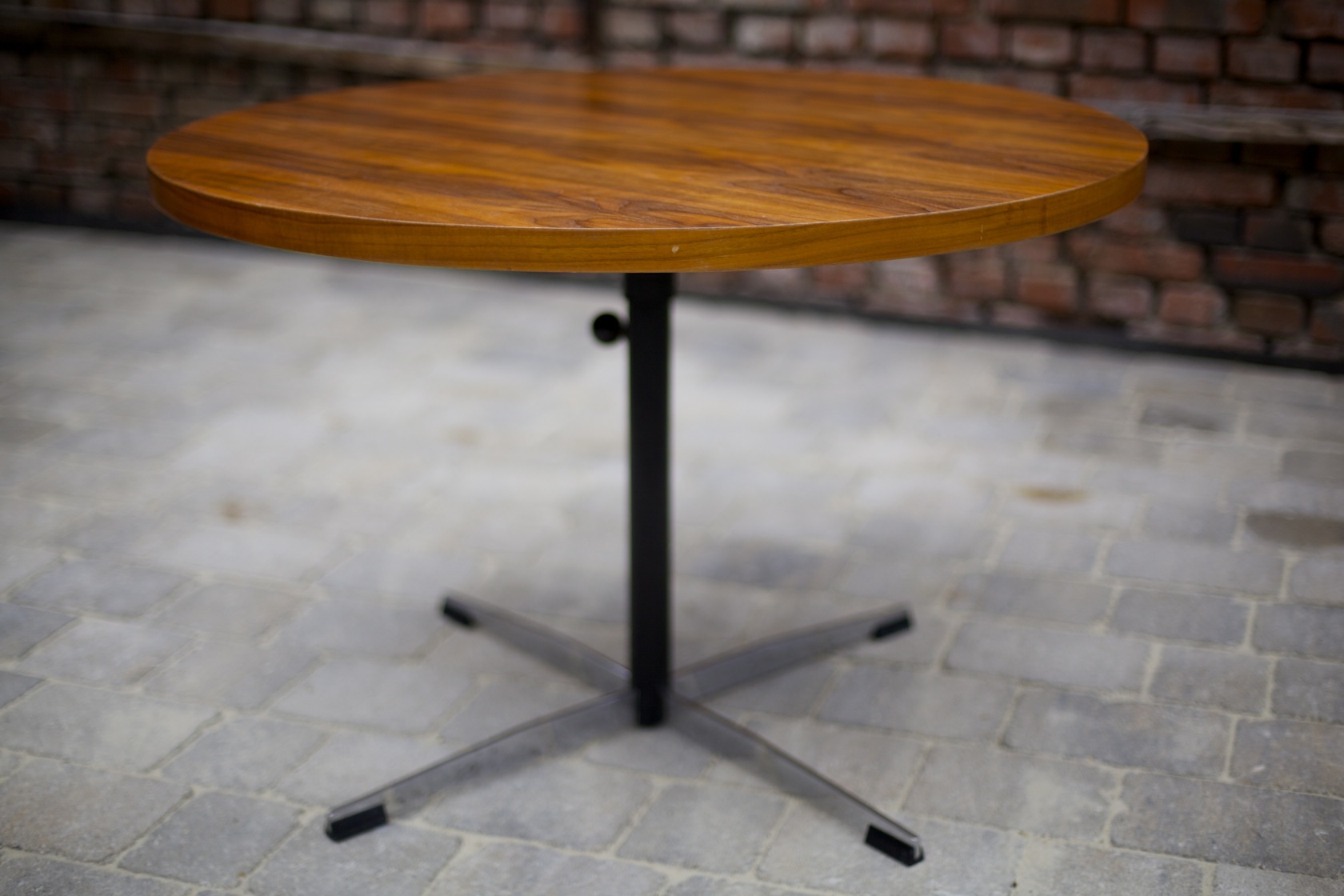 Runder Tisch, höhenverstellbar raumwunder vintage