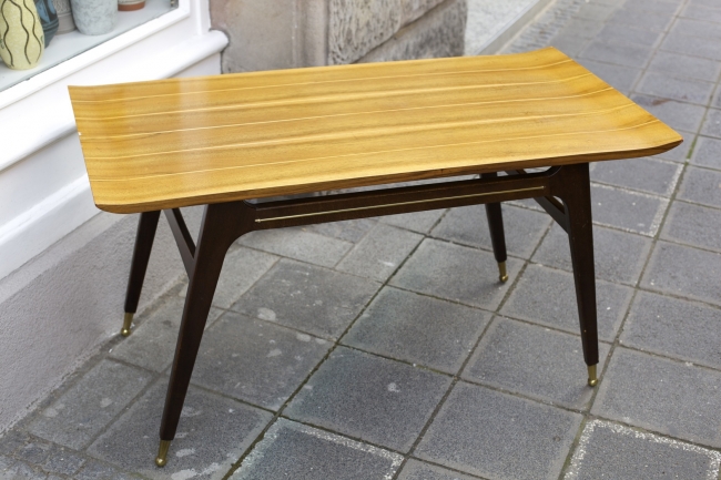 Surfboard Tisch7 650x433