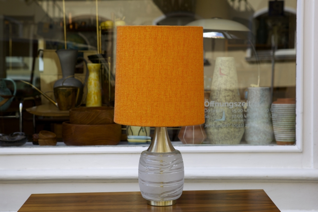 Tischlampe in Orange aus den 60er-Jahren - raumwunder - vintage wohnen in  nürnberg