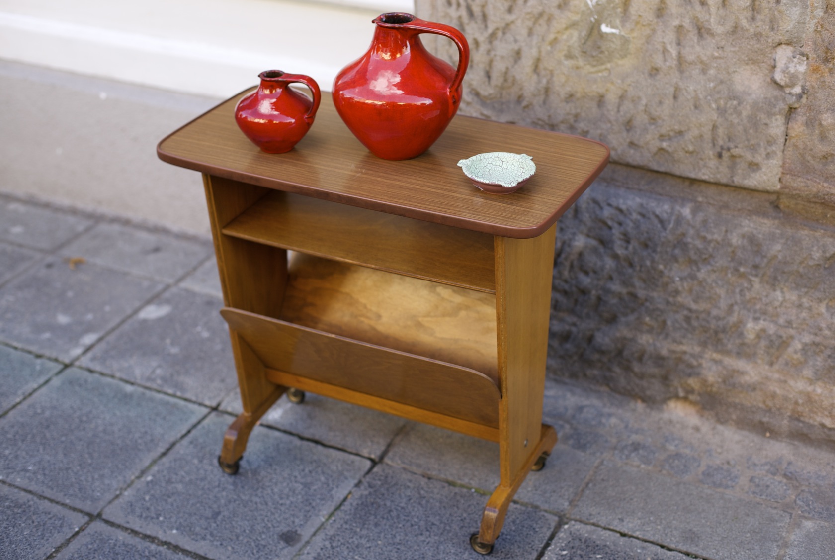 Zeitungsständer bzw. Beistelltisch 50er-Jahre - raumwunder - vintage