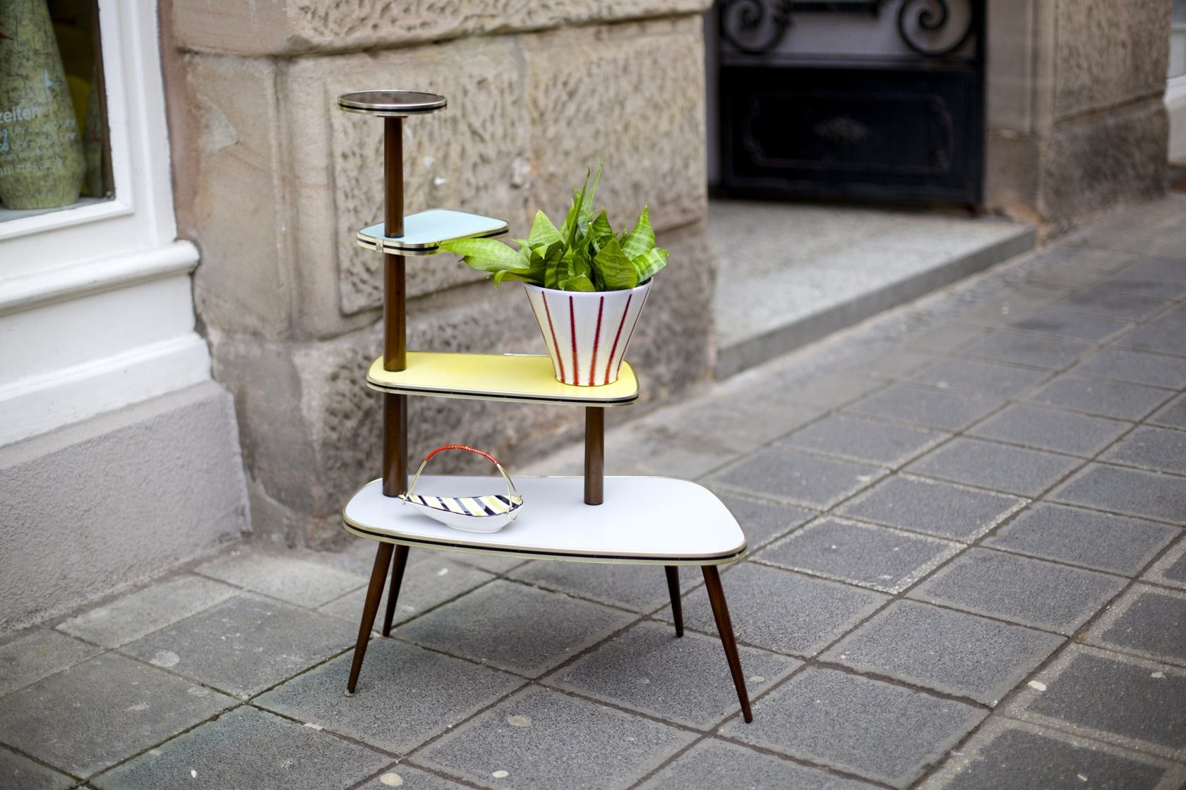 Blumenetagere aus den 50ern raumwunder vintage wohnen