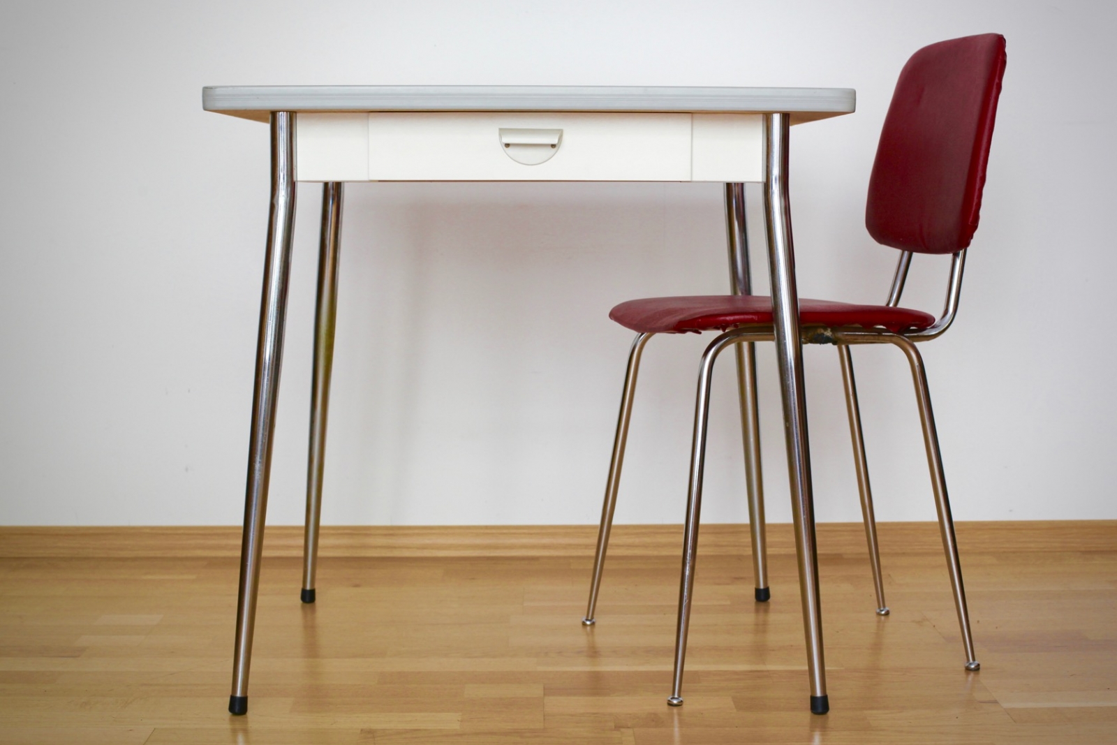 Kleiner Küchentisch mit Stuhl - raumwunder - vintage wohnen in nürnberg