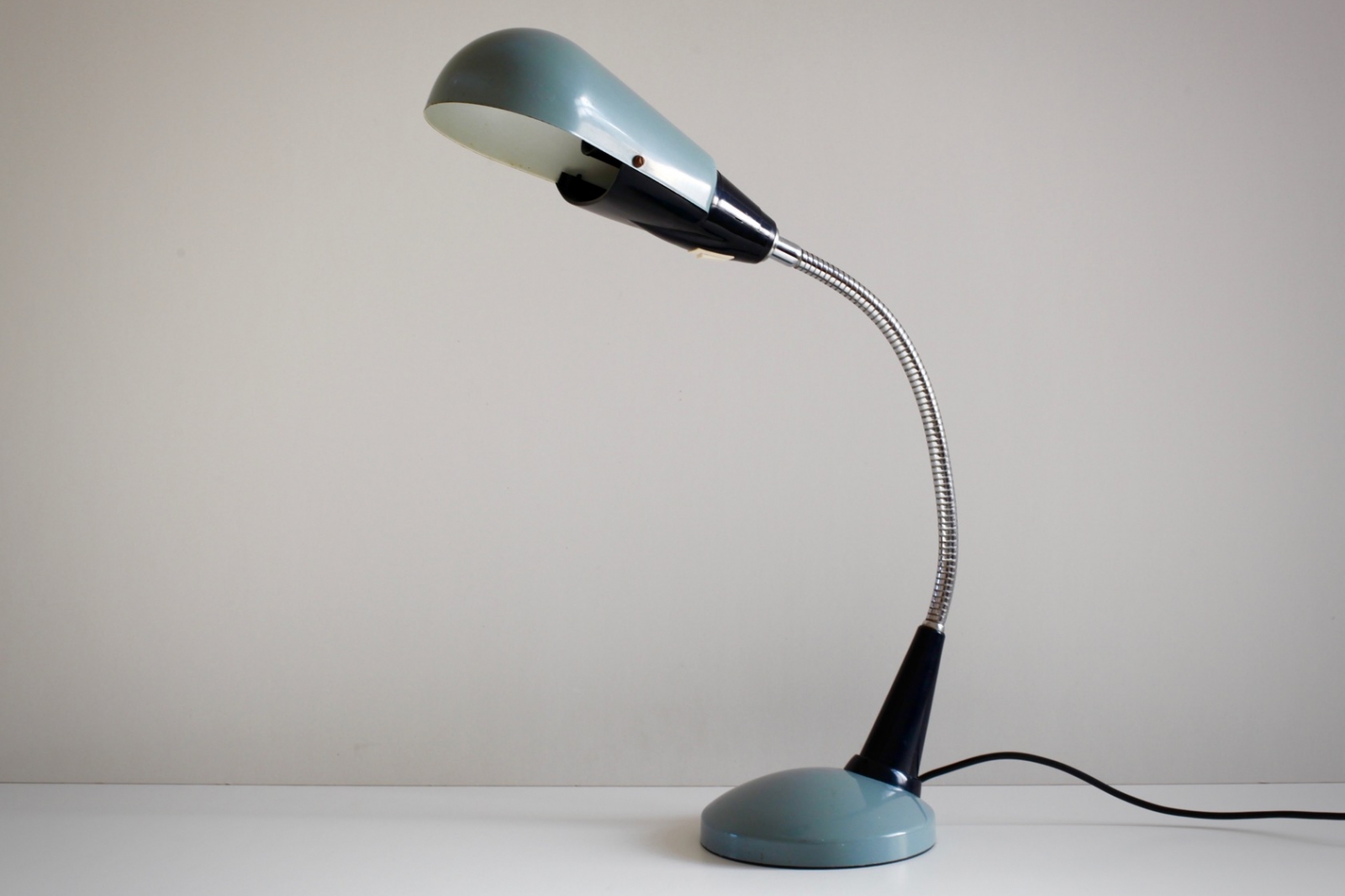 Schreibtischlampe mit Flexarm - raumwunder - vintage wohnen in nürnberg