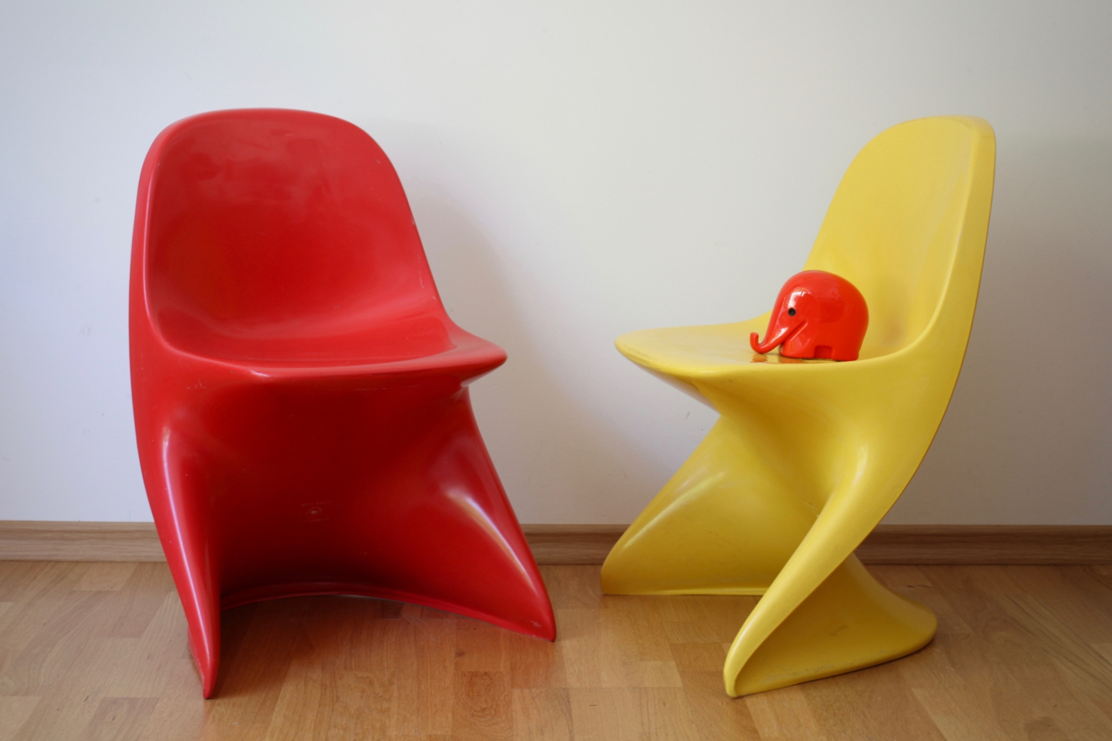 Zwei 70iesKinderstühle