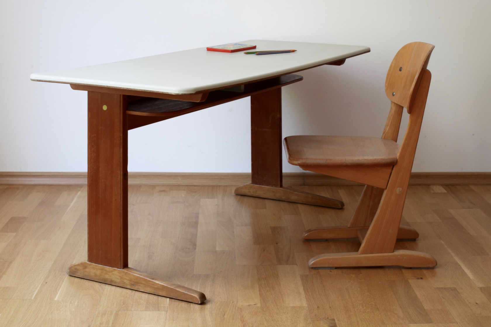 Schulbank aus den 60er-Jahren - raumwunder - vintage wohnen in nürnberg