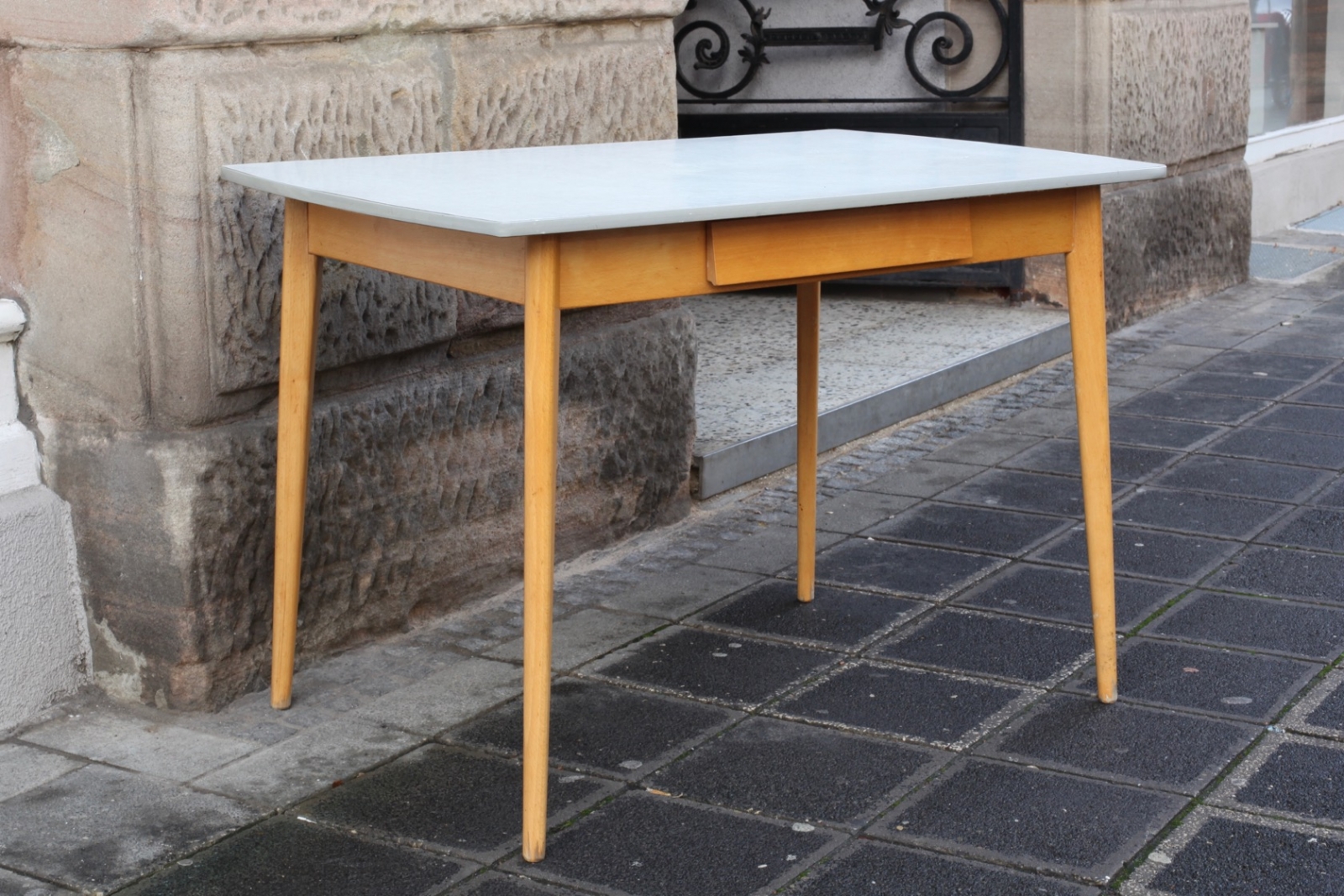 Küchentisch mit Resopalplatte - raumwunder - vintage wohnen in nürnberg