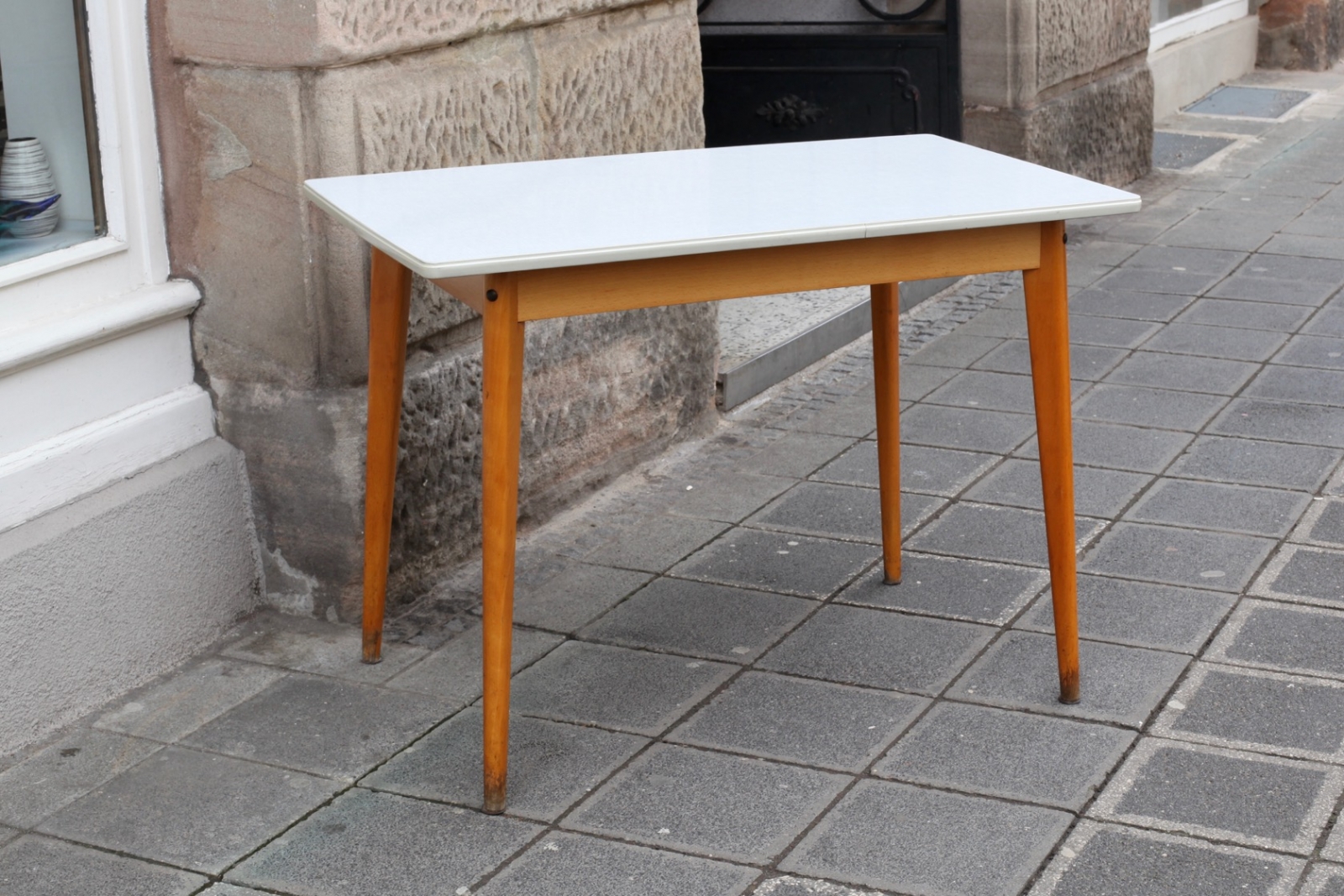 Kleiner Küchentisch aus den 50er-Jahren - raumwunder - vintage wohnen