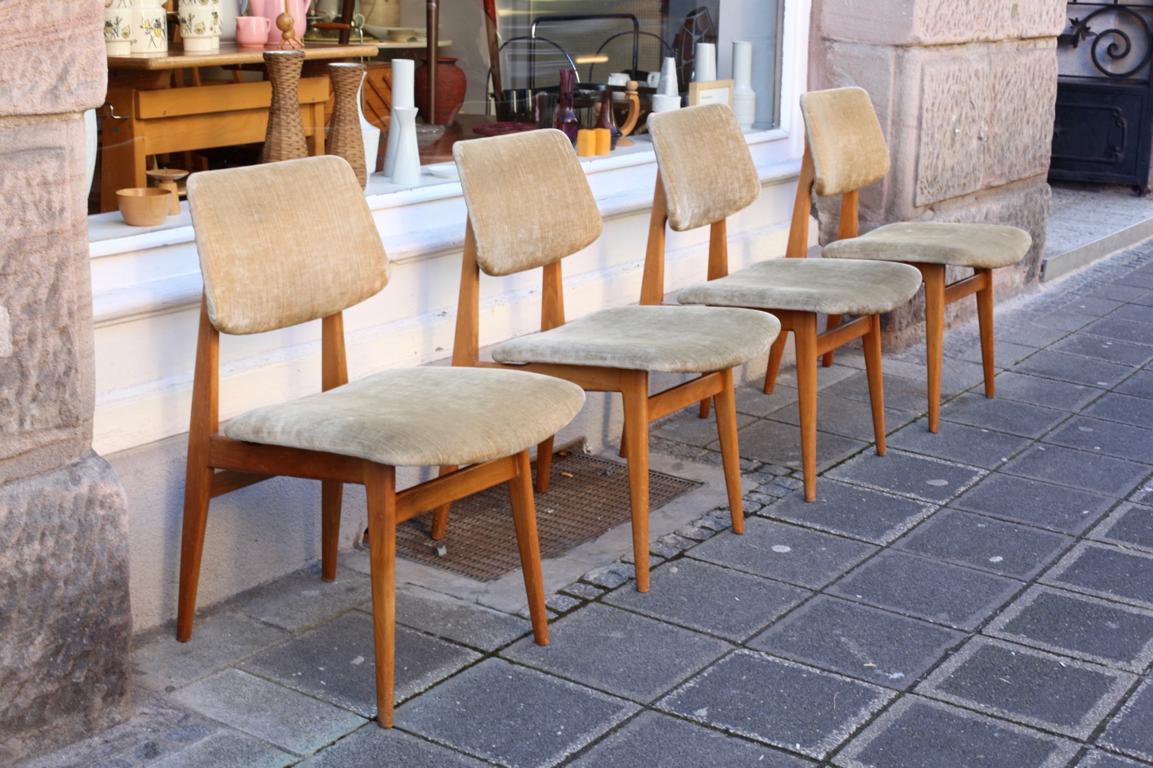 Vier Midcentury-Esszimmerstühle - raumwunder - vintage wohnen in nürnberg